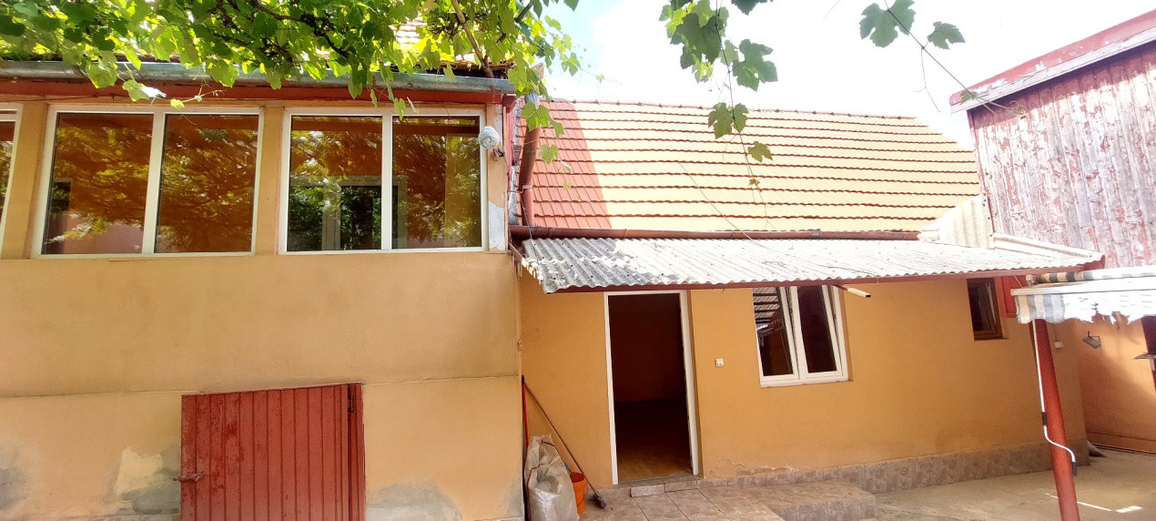 Casa 3 camere suprafata utila 80mp, spre vanzare in Rasinari.