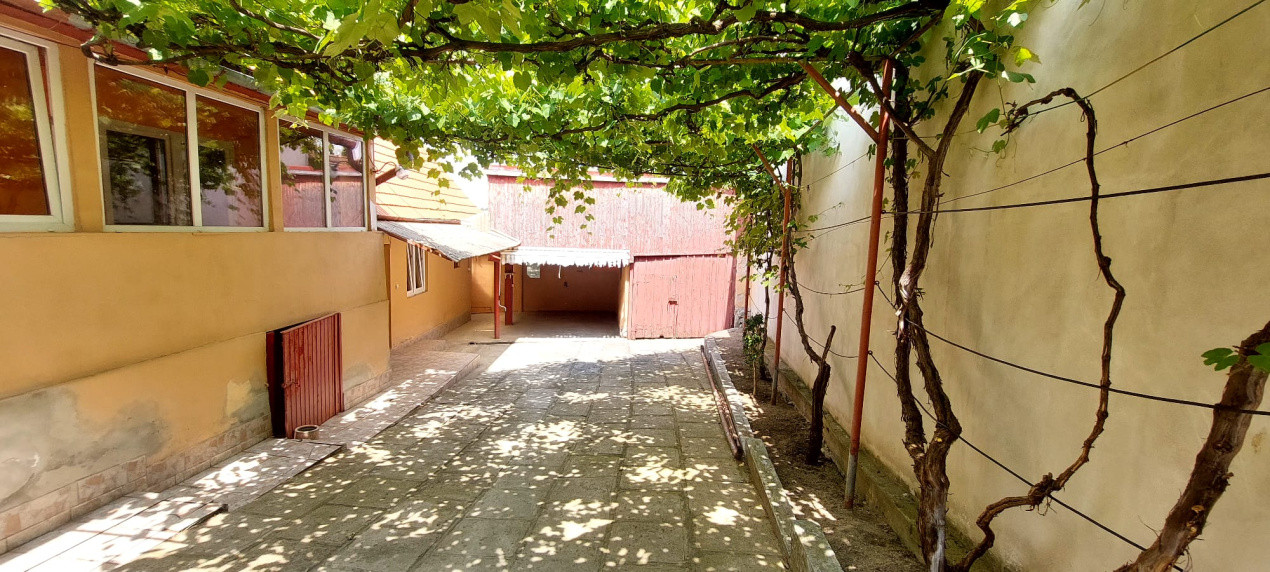 Casa 3 camere suprafata utila 80mp, spre vanzare in Rasinari.