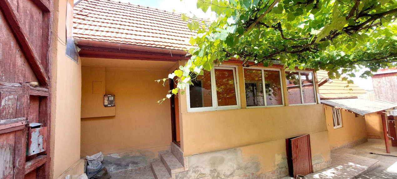 Casa 3 camere suprafata utila 80mp, spre vanzare in Rasinari.