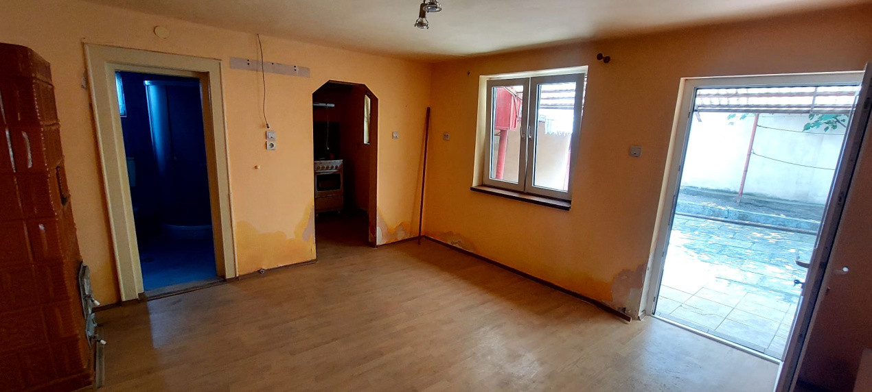Casa 3 camere suprafata utila 80mp, spre vanzare in Rasinari.