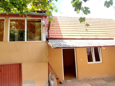 Casa 3 camere suprafata utila 80mp, spre vanzare in Rasinari.