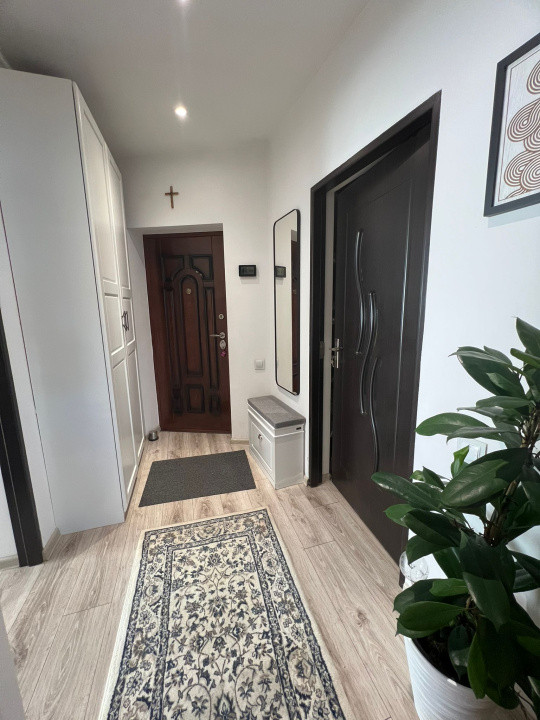 Apartament 3 Camere, curte comuna, si boxa la subsol Zona de case