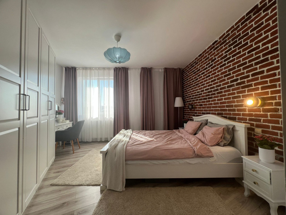 Apartament 3 Camere, curte comuna, si boxa la subsol Zona de case