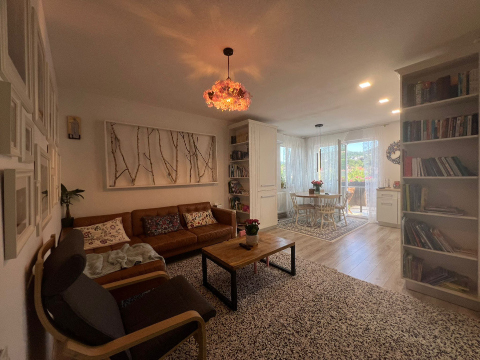Apartament 3 Camere, curte comuna, si boxa la subsol Zona de case