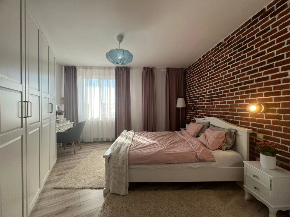 Apartament 3 Camere, curte comuna, si boxa la subsol Zona de case