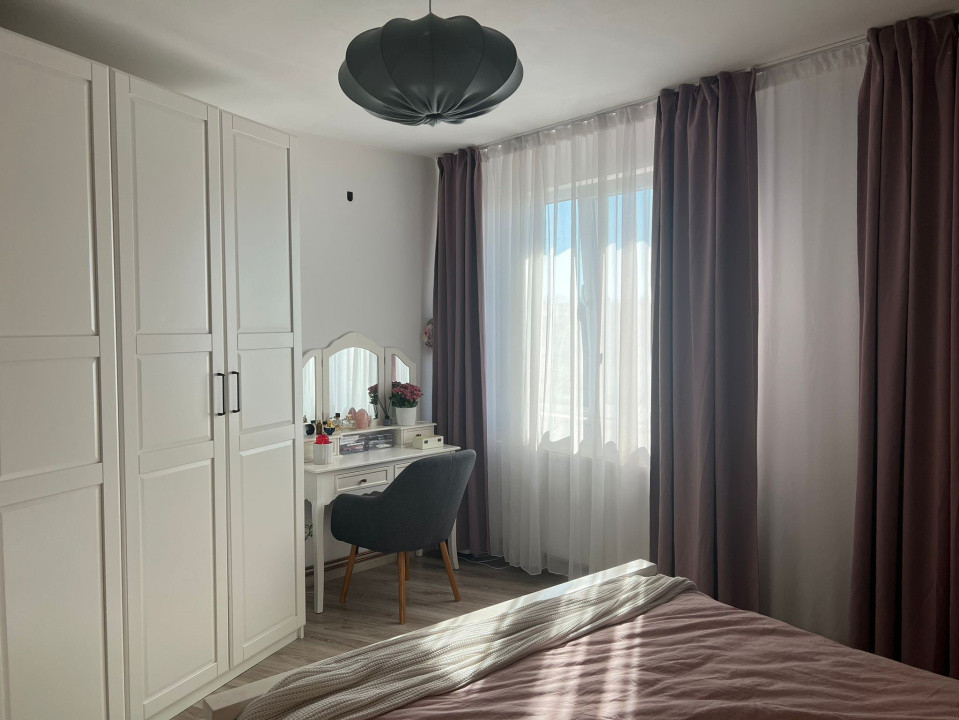 Apartament 3 Camere, curte comuna, si boxa la subsol Zona de case
