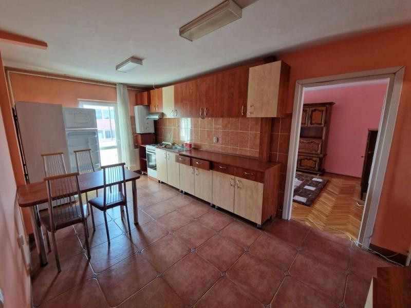 Închiriere apart. cu 3 camere, Gheorgheni, 700 Eur