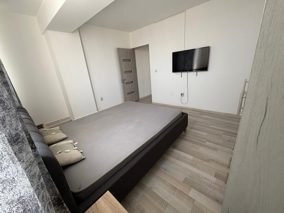 Apartament 3 camere , decomandat, 68 mp, cartier Craiovita Noua , zona Promenada