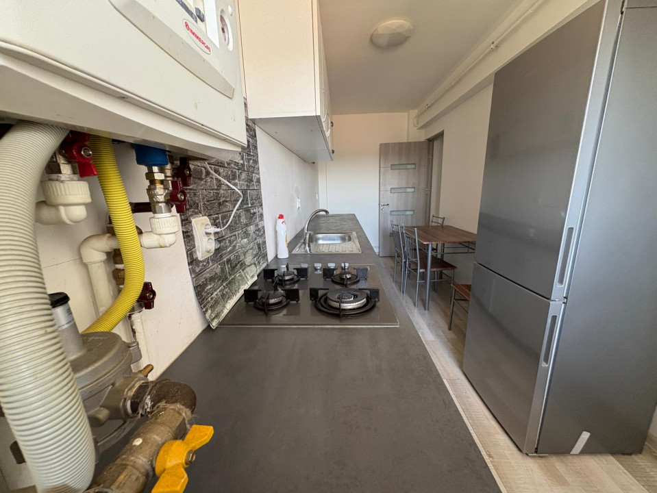 Apartament 3 camere , decomandat, 68 mp, cartier Craiovita Noua , zona Promenada