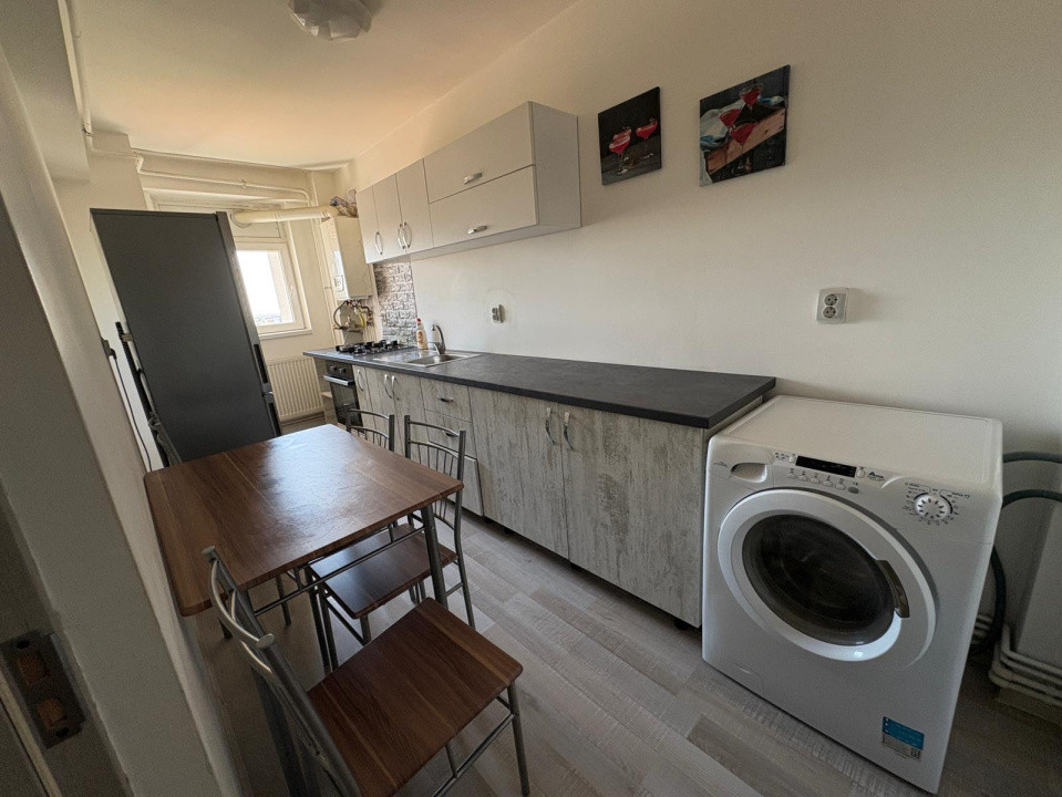 Apartament 3 camere , decomandat, 68 mp, cartier Craiovita Noua , zona Promenada
