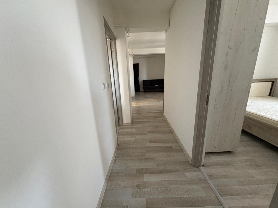 Apartament 3 camere , decomandat, 68 mp, cartier Craiovita Noua , zona Promenada