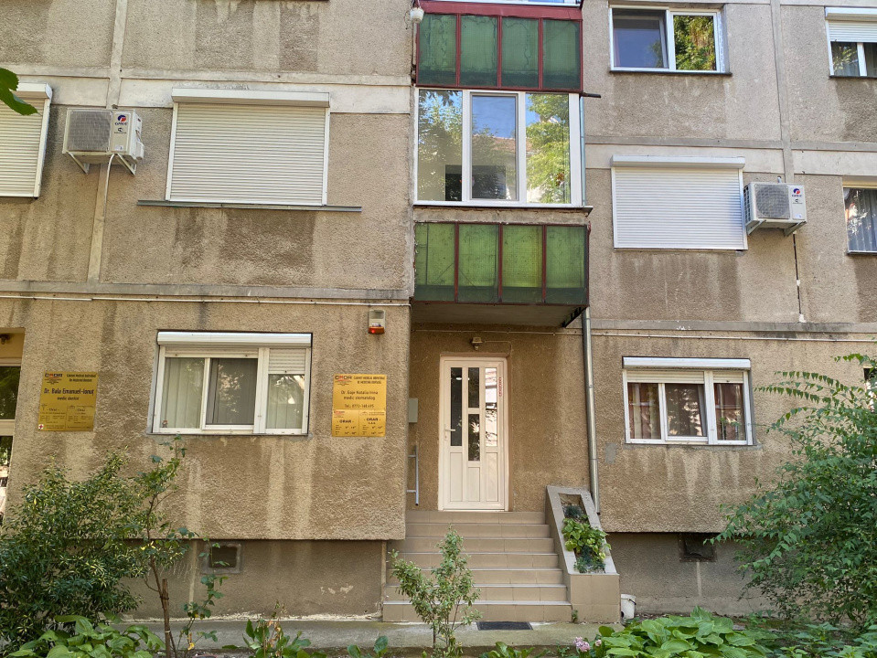 Se vinde 1/2 din Cabinet stomatologic, parter, 42,88mp, antifonat sonic, Decebal