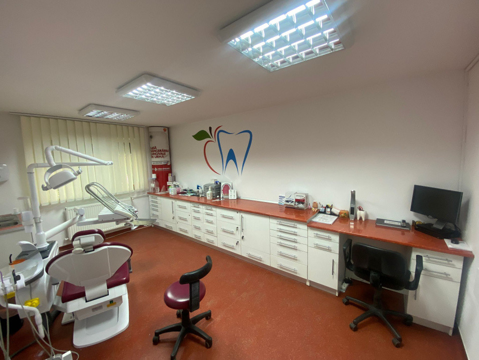 Se vinde 1/2 din Cabinet stomatologic, parter, 42,88mp, antifonat sonic, Decebal
