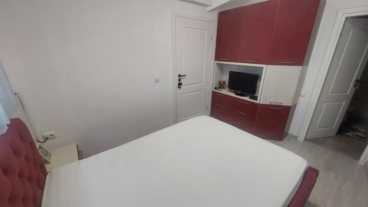 Apartament 3 camere semidecomandat, etajul 3+Mansarda, Craiovita zona Promenada