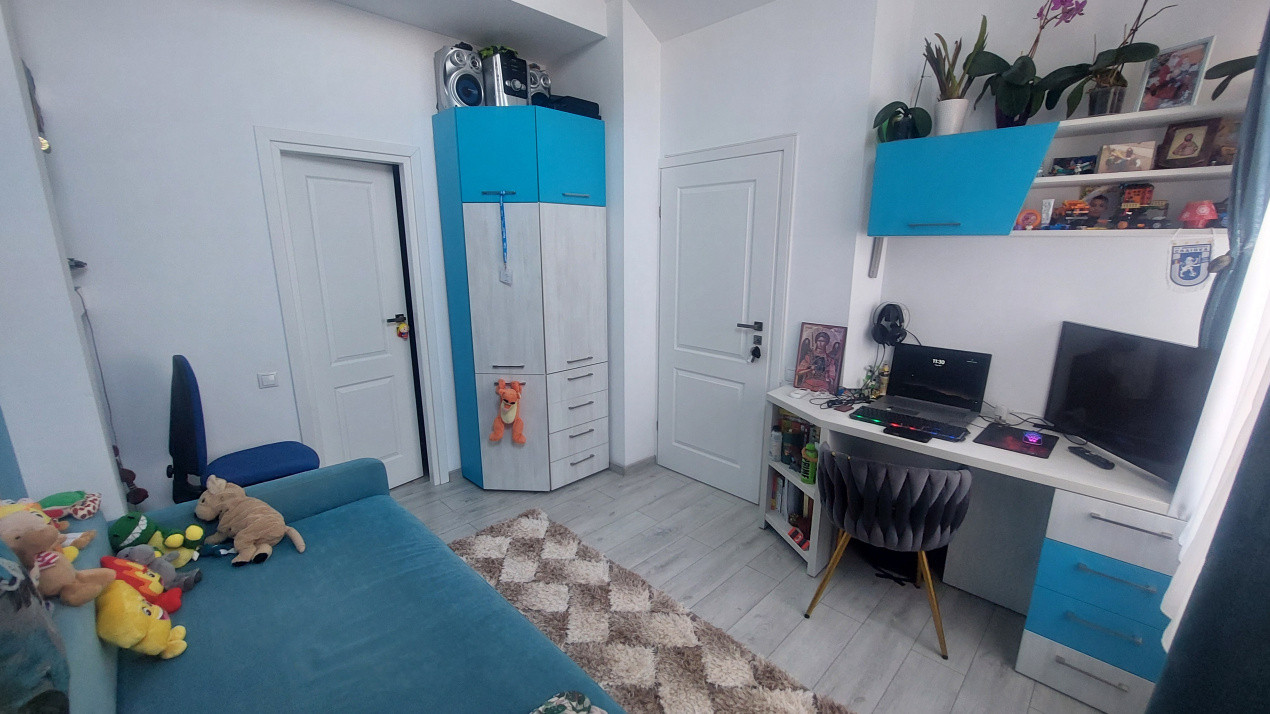 Apartament 3 camere semidecomandat, etajul 3+Mansarda, Craiovita zona Promenada