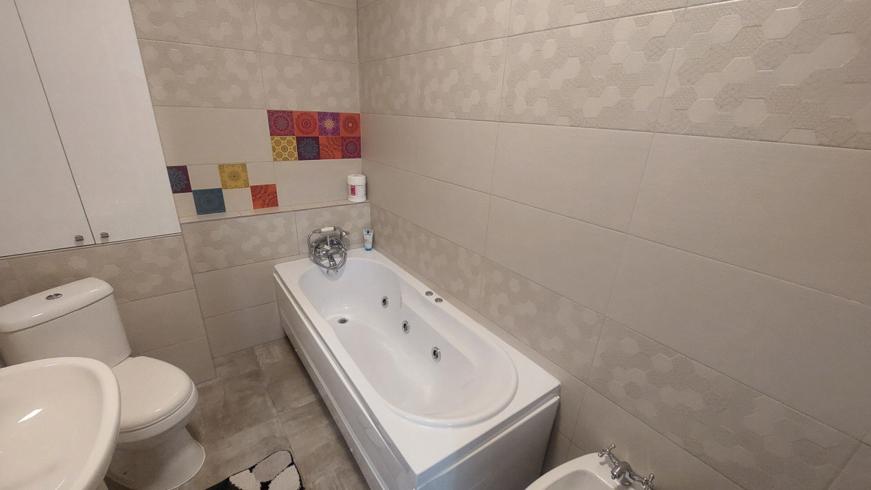 Apartament 3 camere semidecomandat, etajul 3+Mansarda, Craiovita zona Promenada