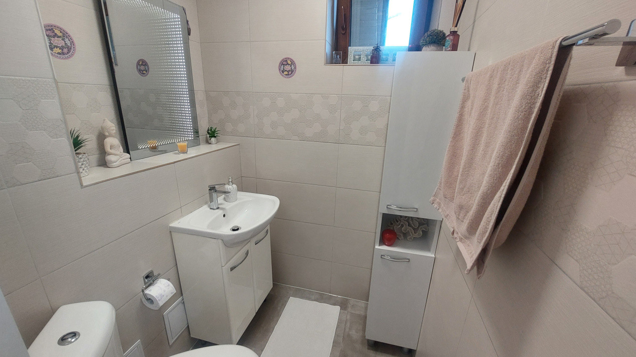 Apartament 3 camere semidecomandat, etajul 3+Mansarda, Craiovita zona Promenada