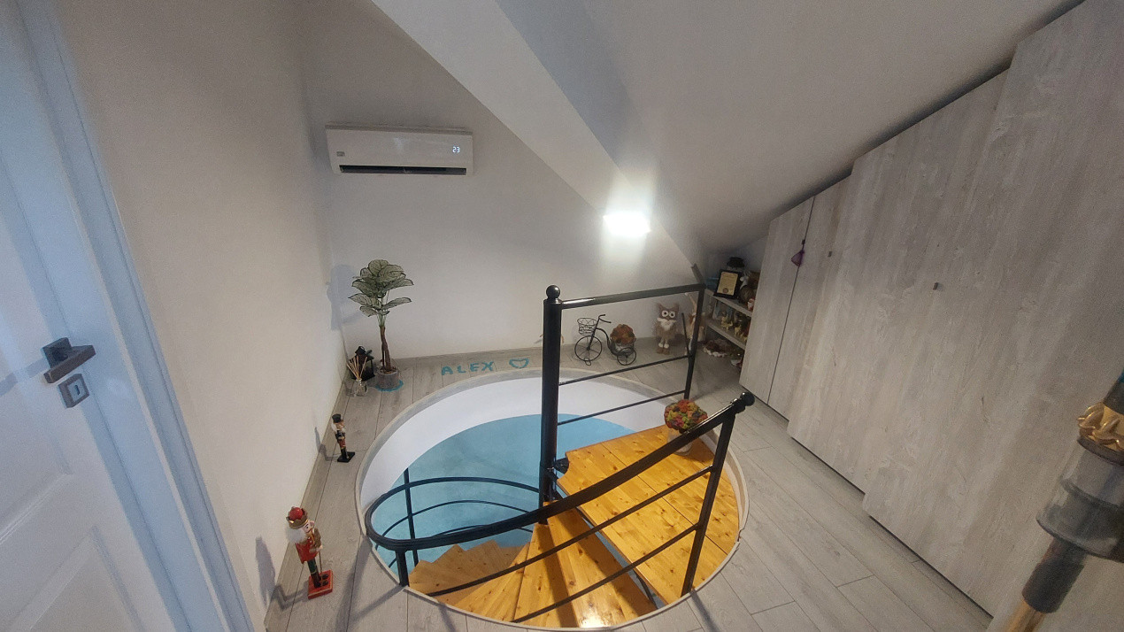 Apartament 3 camere semidecomandat, etajul 3+Mansarda, Craiovita zona Promenada
