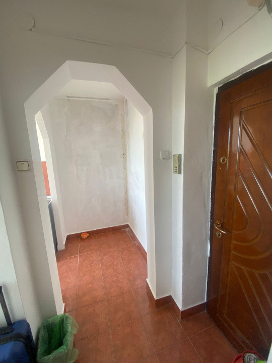 Garsonieră nerenovată, 16,44mp utili, etaj 6, bloc cu lift, str. Aluminei 