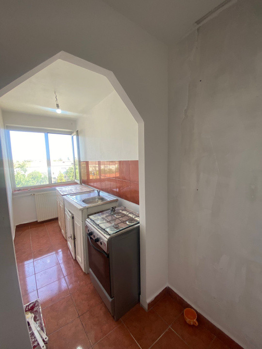 Garsonieră nerenovată, 16,44mp utili, etaj 6, bloc cu lift, str. Aluminei 