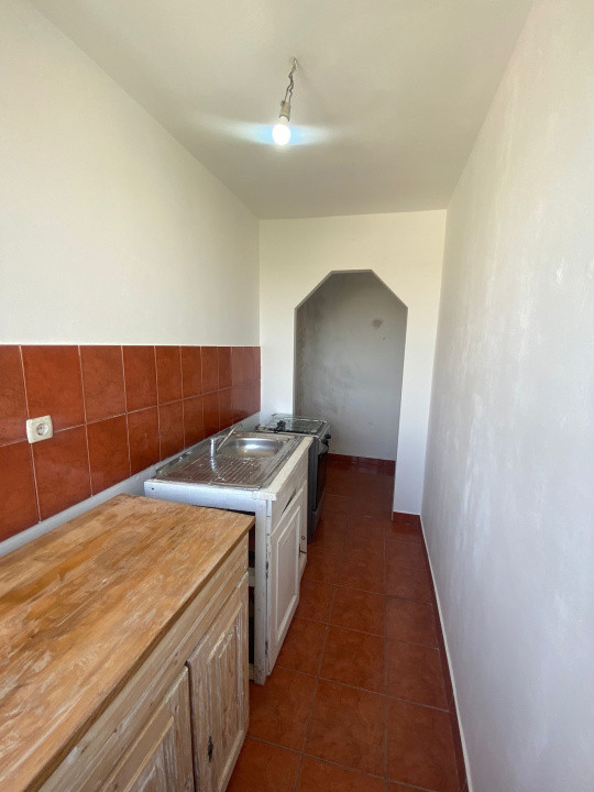 Garsonieră nerenovată, 16,44mp utili, etaj 6, bloc cu lift, str. Aluminei 