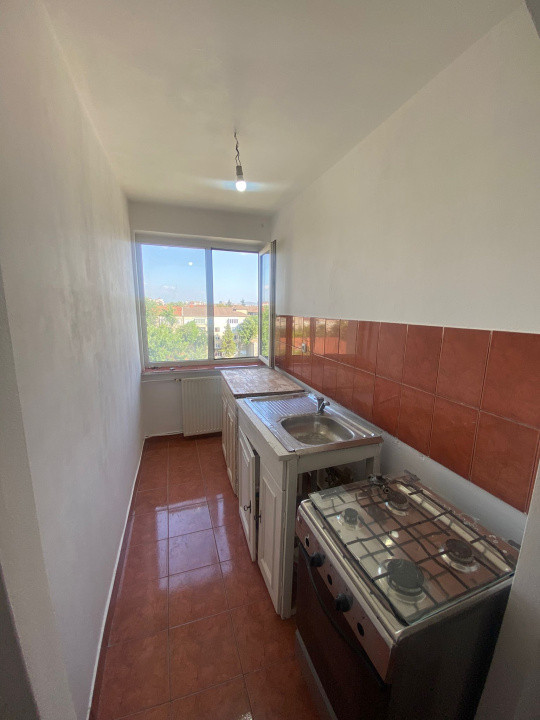 Garsonieră nerenovată, 16,44mp utili, etaj 6, bloc cu lift, str. Aluminei 