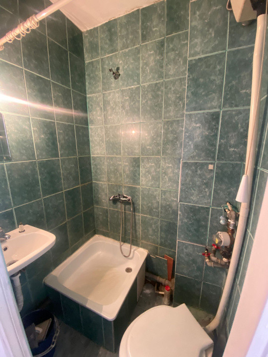 Garsonieră nerenovată, 16,44mp utili, etaj 6, bloc cu lift, str. Aluminei 