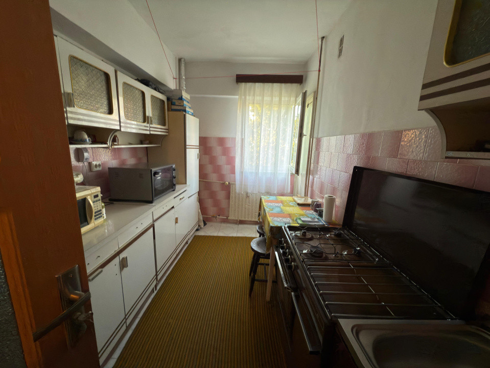 Apartament 3 camere decomandat, 66,8mp, Calea Bucuresti, zona Mall Electroputere