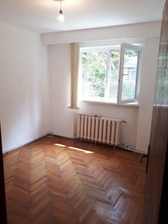 Apartament 3 camere de vanzare Oituz
