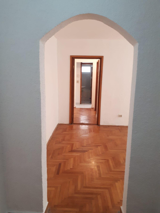 Apartament 3 camere de vanzare Oituz