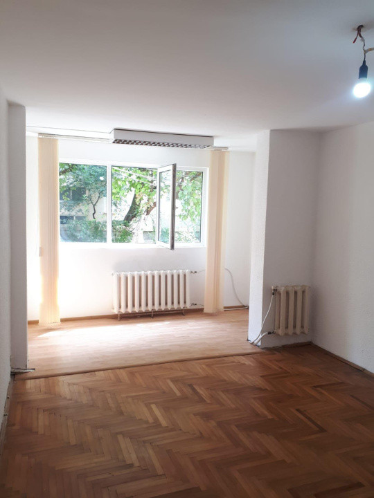 Apartament 3 camere de vanzare Oituz