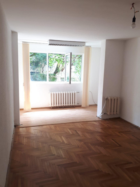 Apartament 3 camere de vanzare Oituz