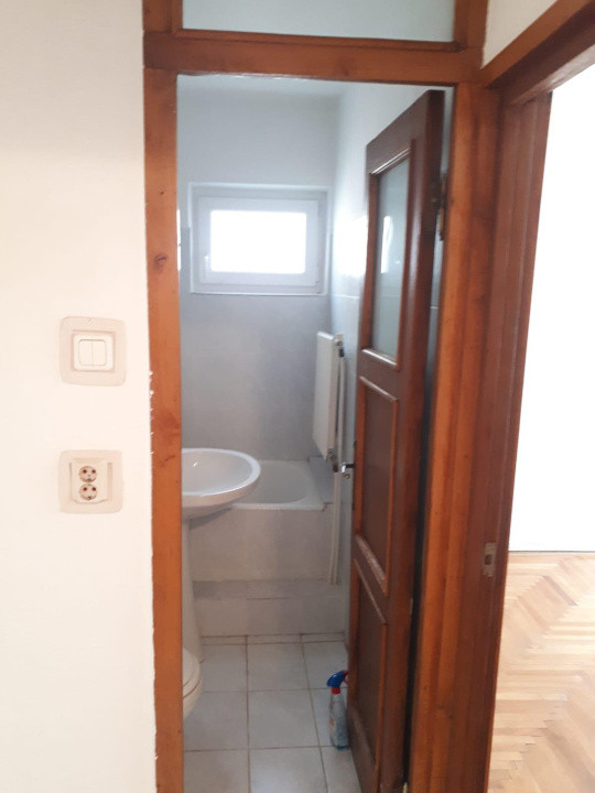 Apartament 3 camere de vanzare Oituz