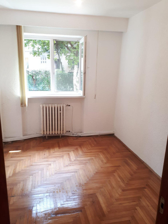 Apartament 3 camere de vanzare Oituz