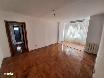 Apartament 3 camere de vanzare Oituz