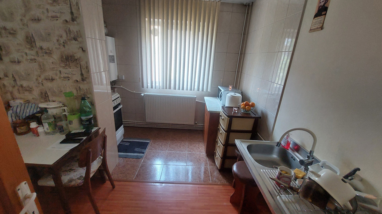 Apartament doua camere semidecomandat, etajul 3, Rovine zona Petre Ispirescu