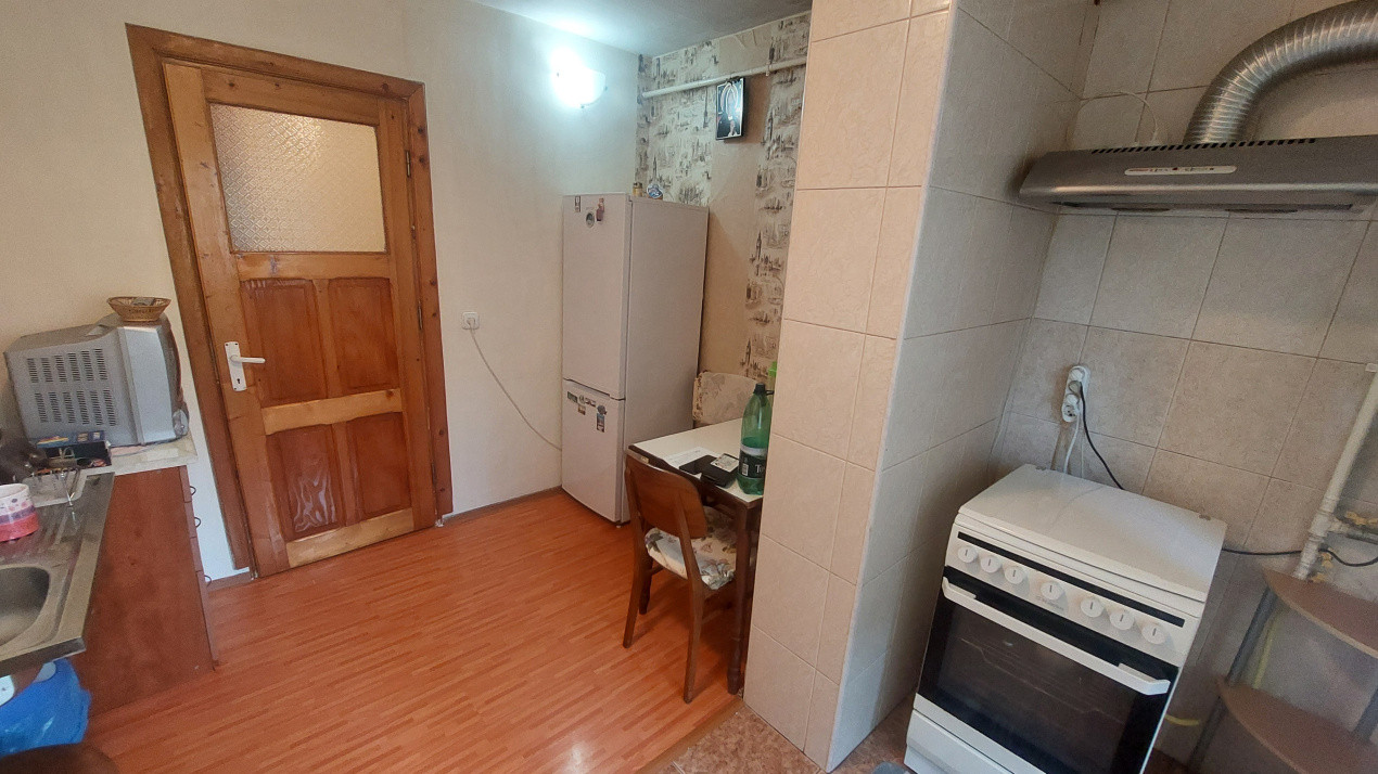 Apartament doua camere semidecomandat, etajul 3, Rovine zona Petre Ispirescu
