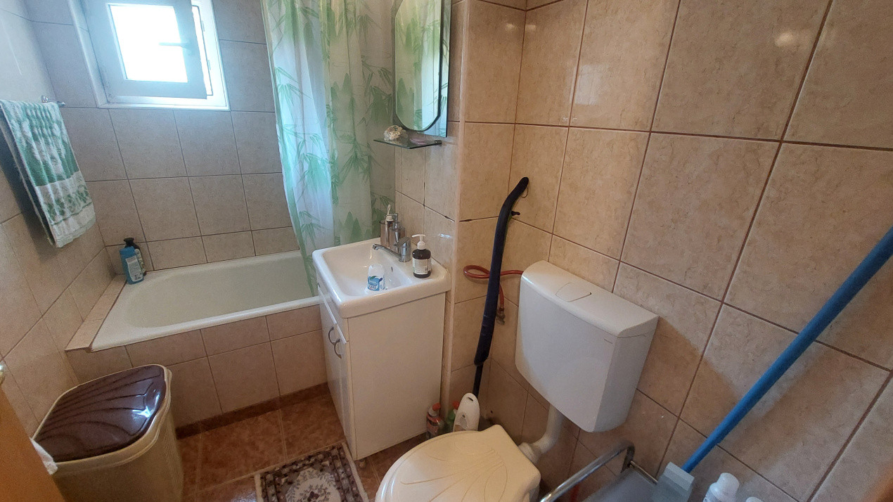 Apartament doua camere semidecomandat, etajul 3, Rovine zona Petre Ispirescu