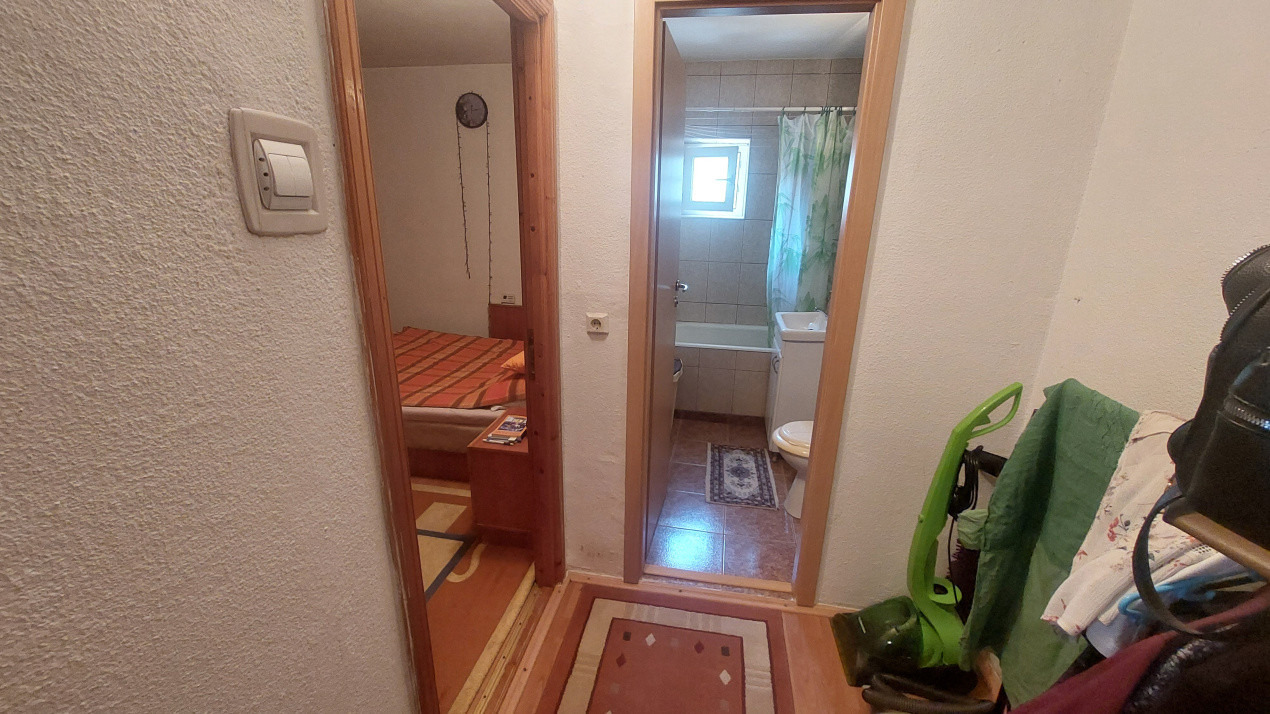 Apartament doua camere semidecomandat, etajul 3, Rovine zona Petre Ispirescu