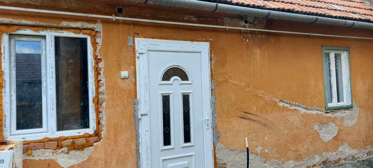 Casa 3 camere suprafata utila 80mp,si teren 960mp, spre vanzare in Sacel