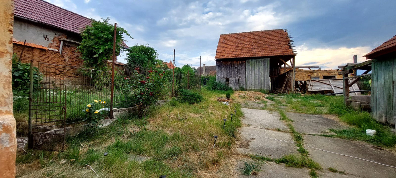 Casa 3 camere suprafata utila 80mp,si teren 960mp, spre vanzare in Sacel