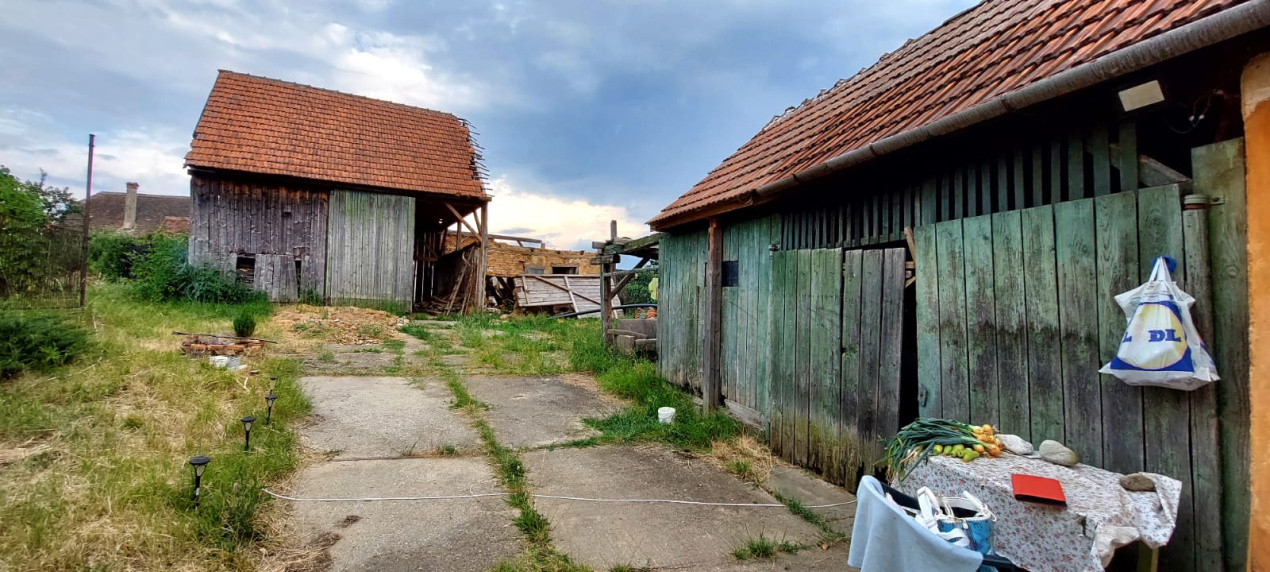 Casa 3 camere suprafata utila 80mp,si teren 960mp, spre vanzare in Sacel