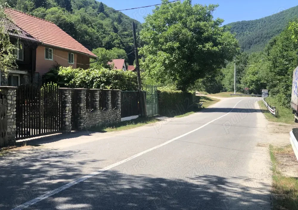 Cabane în inima naturii, lângă Sibiu – oportunitate turistică unică