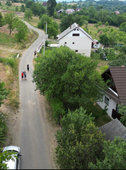 Teren de vanzare Sisesti