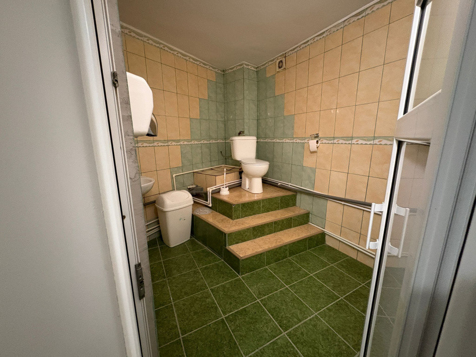 Spatiu comercial, 100 mp utili, demisol, Cartier Rovine