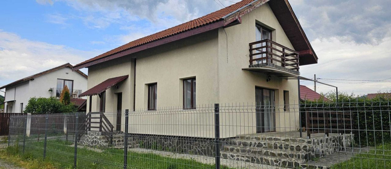 Casa cu 3 dormitoare si garaj 