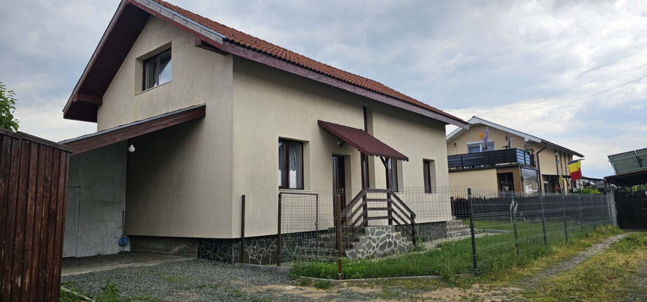 Casa cu 3 dormitoare si garaj 