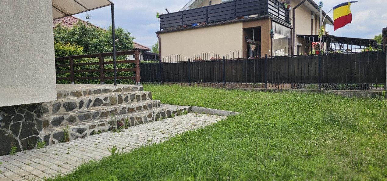 Casa cu 3 dormitoare si garaj 
