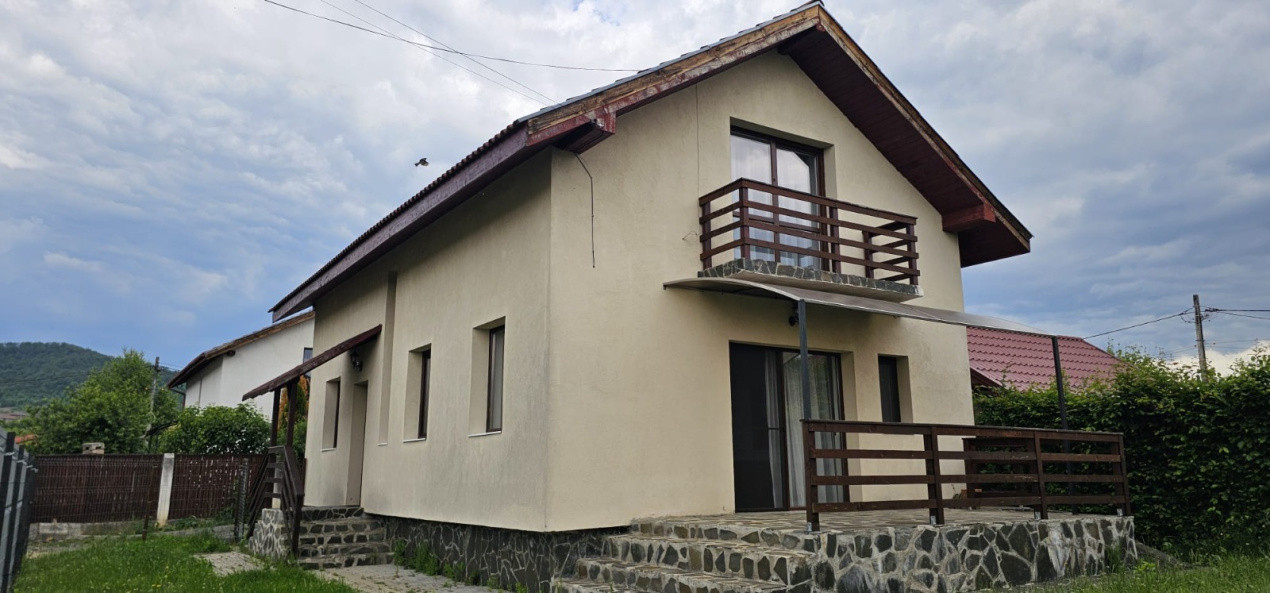 Casa cu 3 dormitoare si garaj 