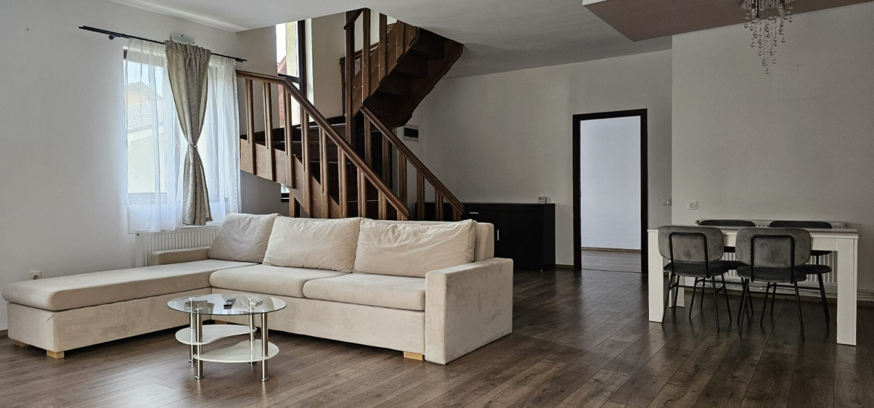 Casa cu 3 dormitoare si garaj 